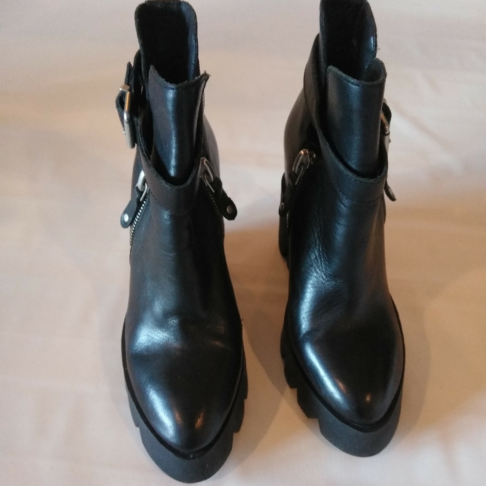 Platform ankle boots New!